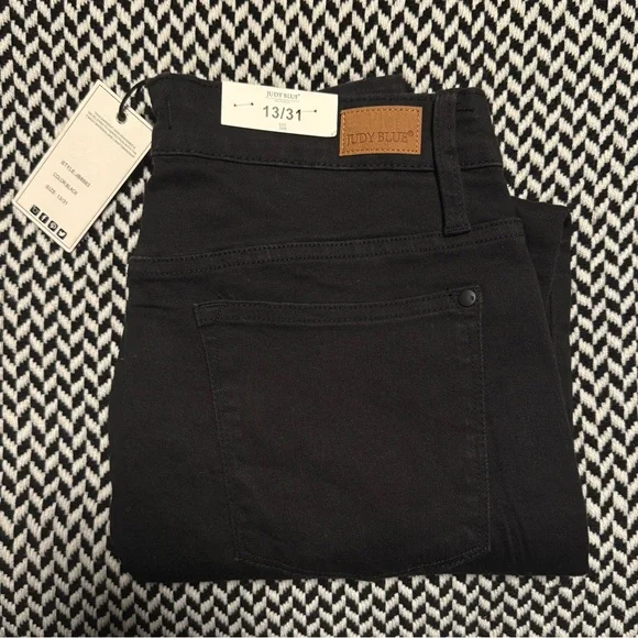 Judy Blue | Black Mid Rise Skinny Jeans - Picture 2 of 6